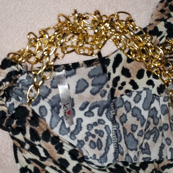 One of a kind gold chain silky leopard top - Picture 4 of 4